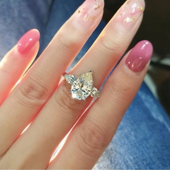 Rhinestone Water-drop Decor Ring - Picture 2 of 3